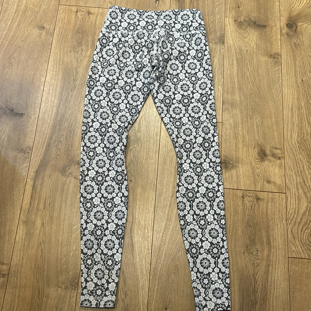 Lululemon leggings - Picture 3 of 5